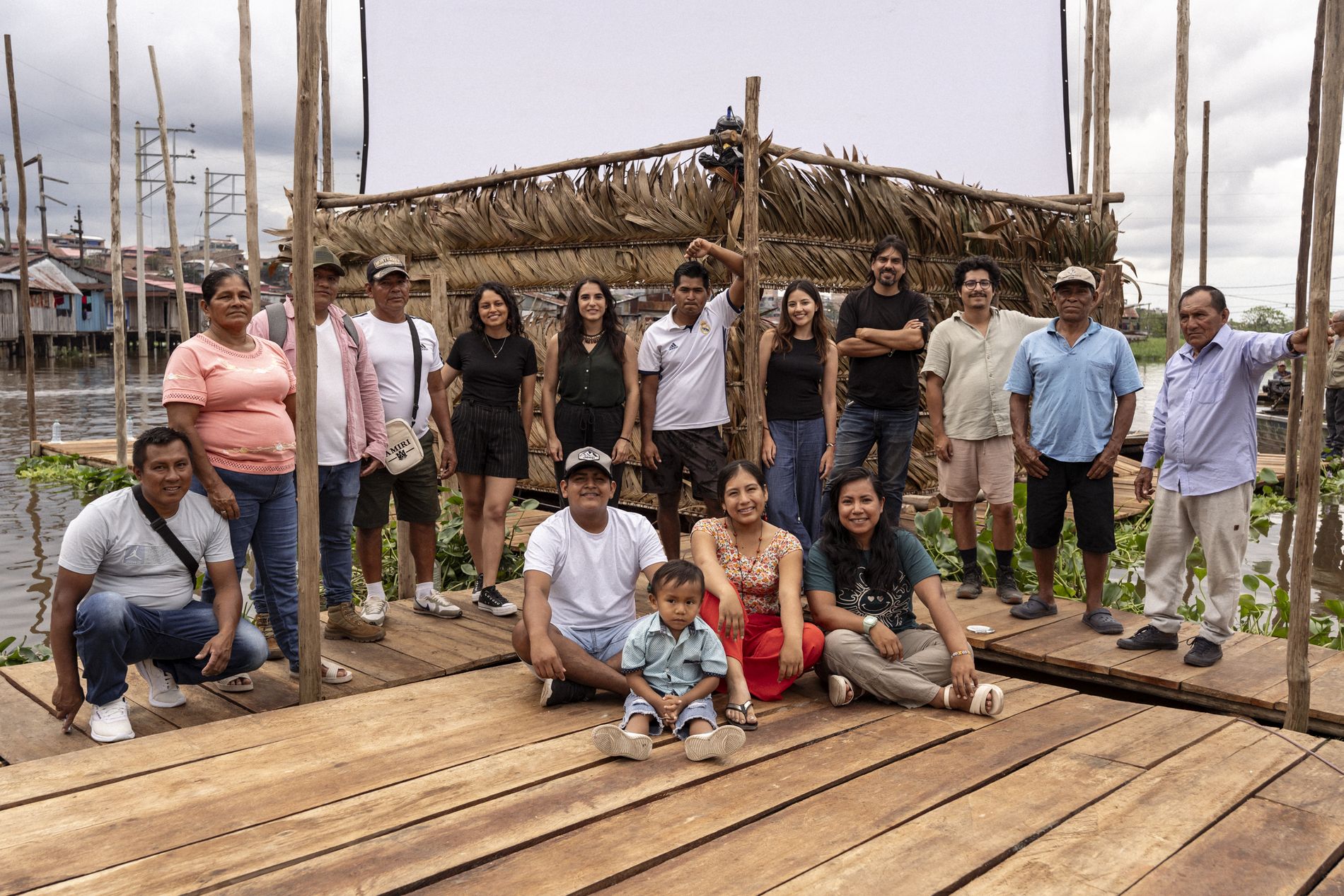Equipo de Muyuna y comunidad reunidos en Belén